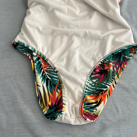 📦 Plunge Ring Detail One Piece Swimsuit - Shade & Shore™ Multi Tropical Print - Picture 6 of 8